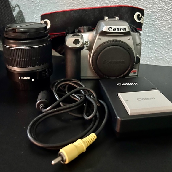 Canon Rebel XS EOS 1000D/Lens/Case